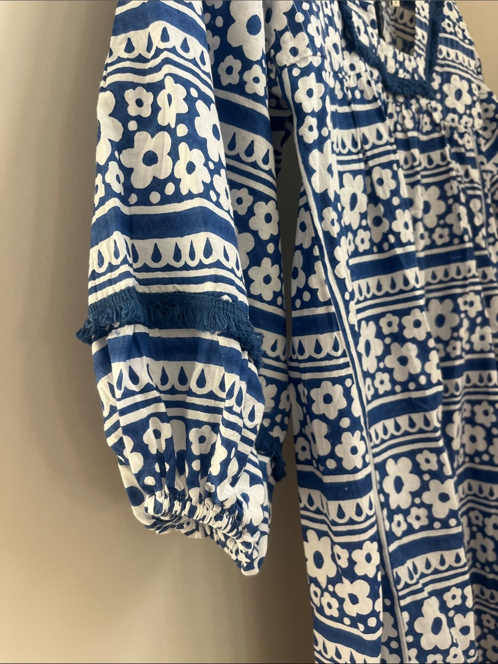Tuckernuck Blue and White Floral-Print Mini Dress; Size Large. Pit to pit 18.5” - Picture 4 of 12